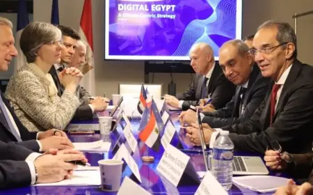 وزير الاتصالات يناقش الفرص الاستثمارية بالقطاع مع مسئولى الشركات الفرنسية