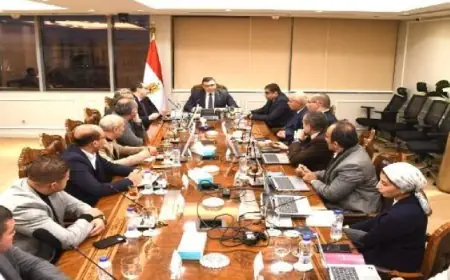 وزير الإسكان يعقد اجتماعا مع مسئولى “سيتي إيدج” لاستعراض خططها التسويقية
