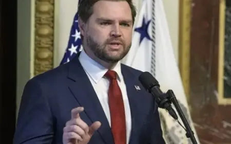 نائب رئيس الأمريكي يؤكد لـ زيلينسكي سعي واشنطن لسلام دائم في أوكرانيا