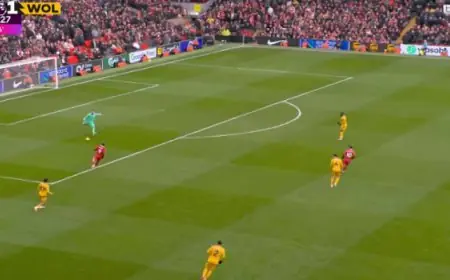 ليفربول يستعيد انتصاراته في الدورى الإنجليزى بالفوز على ولفرهامبتون 2-1