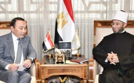 وزير الأوقاف يستقبل سفير كازاخستان ويتسلم دعوة رسمية لحضور قمة زعماء الأديان