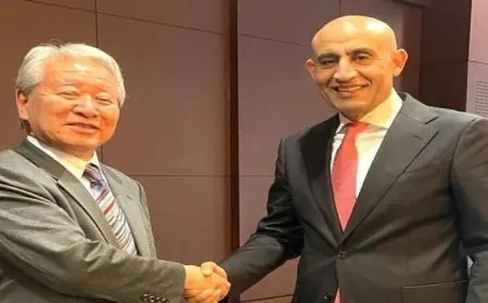 وزير التربية والتعليم يعقد اجتماعًا مع رئيس الوكالة اليابانية للتعاون الدولي (جايكا)