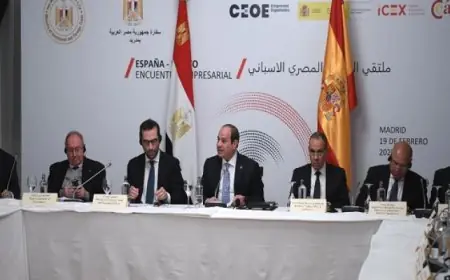 في مائدة مستديرة .. السيسى يؤكد أهمية دعم التعاون الاقتصادى مع إسبانيا