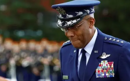 ترامب يطيح بعدد من قيادات الجيش الأمريكي أبرزهم رئيس الأركان