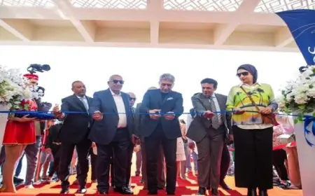 وزير السياحة والآثار يفتتح منتجعًا سياحيًا جديدًا بمنطقة خليج مكادى بمدينة الغردقة