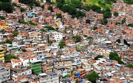 حفر ضخمة قد تبتلع منازل مدينة برازيلية