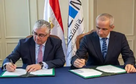 اقتصادية قناة السويس توقع عقود مشروعين باستثمارات 125 مليون دولار