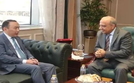 وزير الكهرباء والطاقة المتجددة يبحث مع سفير كازاخستان سبل دعم وتعزيز التعاون والاستثمار