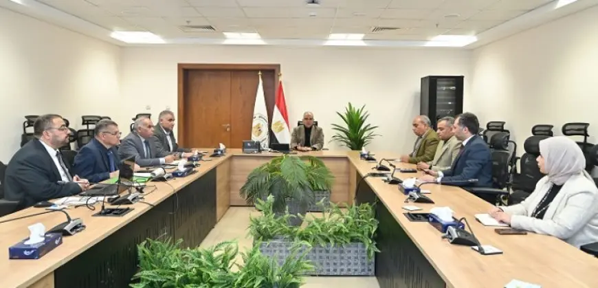 وزير الرى يتابع موقف الدراسة المقترحة لتحديث منظومة إدارة المياه بمجموعة قناطر الدلتا