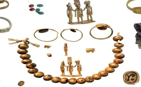 الآثار: الكشف عن مجموعة من الخواتم التمائم والحلى الذهبية من عصر الأسرة 26 بمعابد الكرنك