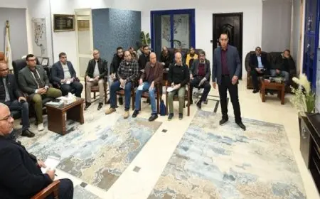 وزير الإسكان يعقد اجتماعا بمقر جهاز “15 مايو” لمتابعة سير العمل بمختلف القطاعات بالمدينة