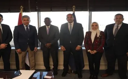 وزير السياحة يعقد اجتماعا مع المدير الإقليمى لمؤسسة التمويل الدولية لمنطقة شمال أفريقيا والقرن الأفريقى