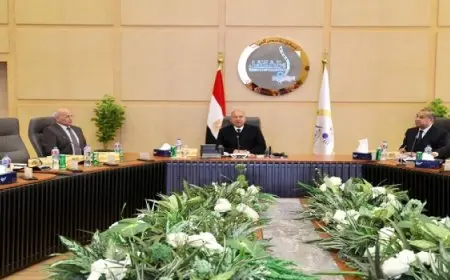 وزير الصناعة والنقل يترأس اجتماع الجمعية العامة للشركة القابضة لمشروعات الطرق والكباري والنقل البري