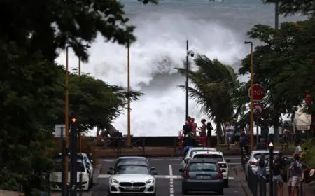 إعصار “غارانس” يضرب جزيرة ريونيون الفرنسية و رياح شديدة تتجاوز 200 كم/ساعة