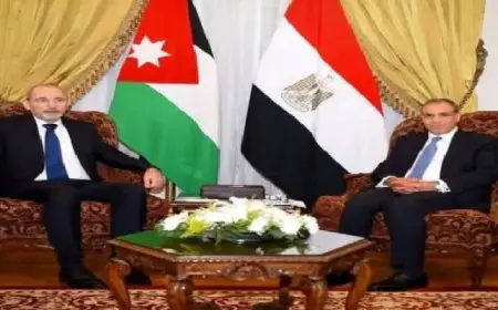 وزير الخارجية يبحث مع نظيره الأردنى الترتيبات الجارية للقمة العربية الطارئة غدا