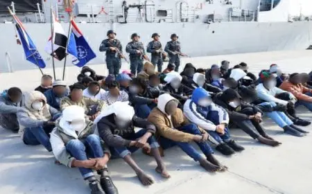 القوات البحرية تشارك فى إنقاذ مركب هجرة غير شرعية بعد تعرضه للغرق