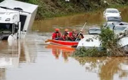 إجلاء مئات الاشخاص من عشرات الأحياء بسبب الفيضانات في إندونيسيا