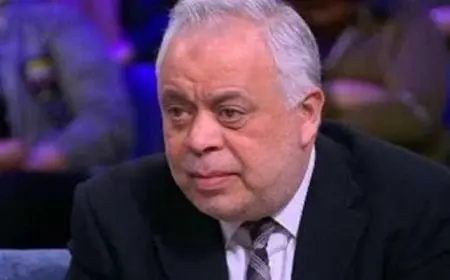 نقيب المهن الموسيقية يزور أشرف زكى بعد تعرضه لوعكة صحية مفاجئة