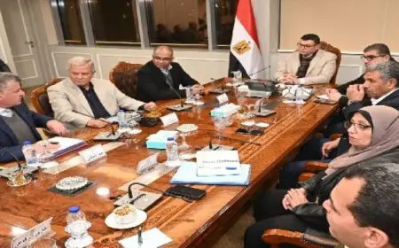 وزير الإسكان يتابع موقف مشروعات المبادرة الرئاسية “حياة كريمة”