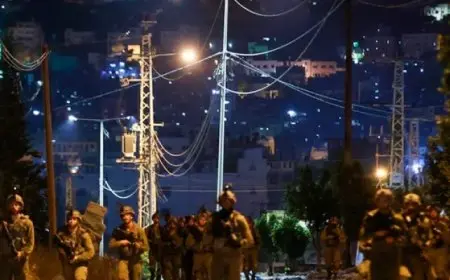 الاحتلال يعتقل ثلاثة مواطنين ويداهم عددا من المساجد والمنازل فى نابلس