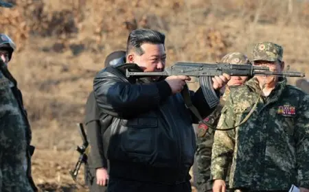 زعيم كوريا الشمالية يلوح بتحريك غواصاته النووية ضد “الأعداء”