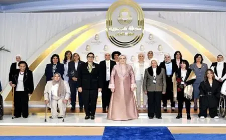 قرينة رئيس الجمهورية تلتقي بمجموعة من النماذج المشرفة من السيدات المصريات