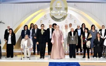 قرينة رئيس الجمهورية تشهد احتفالية يوم المرأة المصرية وتكرم عددا من الملهمات