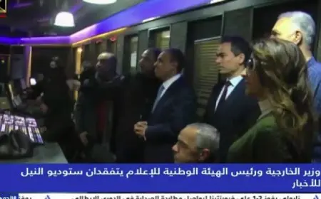 وزير الخارجية ورئيس الهيئة الوطنية للاعلام يتفقدان ستوديو النيل للأخبار