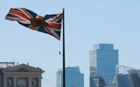 روسيا تطرد دبلوماسيين بريطانيين لاتهامهما بالتجسس .. وبريطانيا تصف الاتهامات بأنها “لا أساس لها”