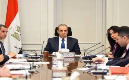 وزير الخارجية يجتمع بقيادات وأعضاء القطاع الاقتصادي بالوزارة