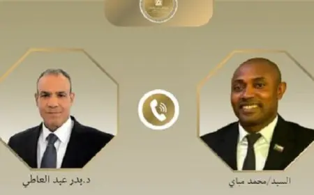 وزير الخارجية يبحث هاتفياً مع نظيره القمري تعزيز العلاقات بين البلدين