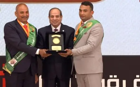 الرئيس السيسى يكرم أسر الشهداء والمصابين بالندوة التثقيفية الـ41 بمناسبة يوم الشهيد