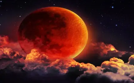 غدًا ظهور القمر الدموى.. أول خسوف كلى للقمر فى رمضان 2025