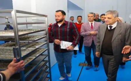 رئيس هيئة قناة السويس يشهد التشغيل التجريبى لمصنع تعبئة وتغليف الأسماك والجمبرى