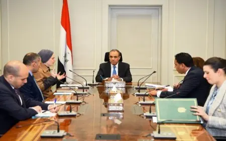 وزير الخارجية يجتمع مع قيادات وأعضاء قطاع الشئون البرلمانية بالوزارة