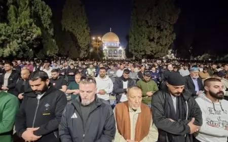 100 ألف يؤدون صلاتى العشاء والتراويح فى المسجد الأقصى