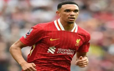 سلوت يعلن غياب أرنولد “لفترة طويلة” عن ليفربول