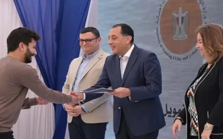 بال وال ..خلال زيارته لمدينة العاشر من رمضان .. رئيس الوزراء يسلم عقود وحدات سكنية ضمن المبادرة الرئاسية “سكن لكل المصريين”