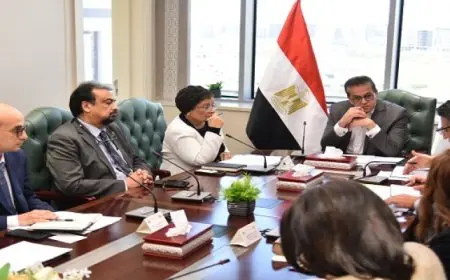 وزير الصحة يبحث مع مساعد وزير الخارجية استعدادات مصر لقمة “نظم الغذاء”