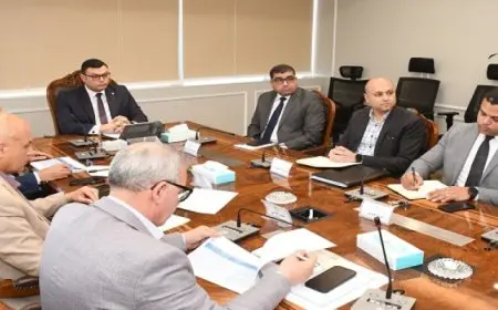 وزير الإسكان يتابع موقف أعمال صيانة الطرق والمحاور بالمدن الجديدة