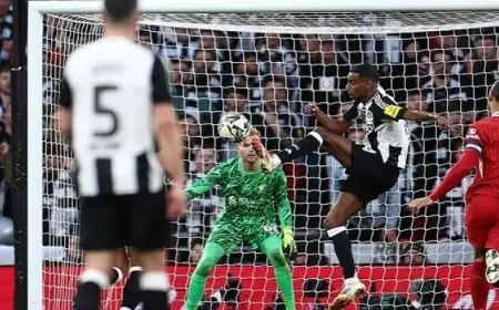 نيوكاسل يتوُج بلقب كأس الرابطة الإنجليزية على حساب ليفربول