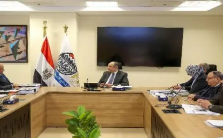 وزير قطاع الأعمال: اهتمام كبير بتطوير القطاع السياحى والفندقى