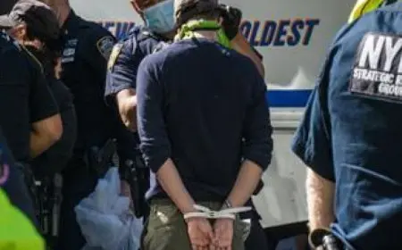 إدارة ترامب ترحل مئات المهاجرين رغم أمر قاض بوقف عمليات ترحيلهم