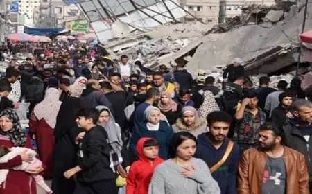 نزوح جماعى لآلاف الفلسطينيين بعد استئناف الحرب على غزة وتعليق الدراسة