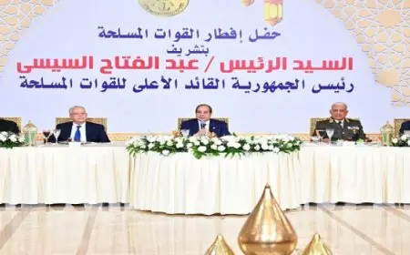 الرئيس السيسى خلال إفطار القوات المسلحة: مصر تتحرك بخطوات ثابتة ومدروسة فى كل المجالات