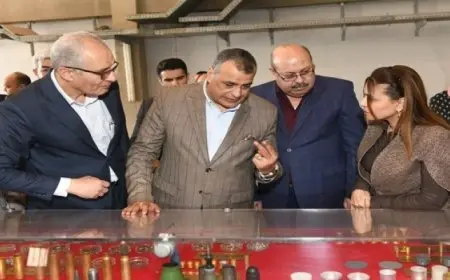 وزير الدولة للإنتاج الحربى يتفقد خطوط الإنتاج و مراحل التصنيع بشركة أبو زعبل للصناعات المتخصصة