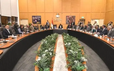 وزير الإسكان يعقد اجتماعه الدورى مع أعضاء مجلسى النواب والشيوخ