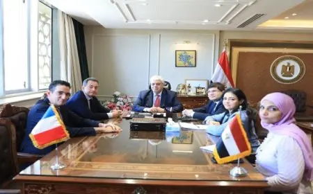 وزير التعليم العالى يستقبل السفير الفرنسى لمتابعة تحضيرات المؤتمر المصرى الفرنسى للتعليم العالى والبحث العلمى