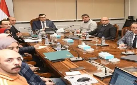 وزير الإسكان يتابع موقف مشروعات الطرق وتطوير الكورنيش بمحافظة الأسكندرية