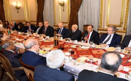 وزير الخارجية والهجرة يلتقى مع الصحفيين المعتمدين بوزارة الخارجية وقادة الفكر والرأى